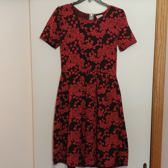 LuLaRoe Dresses & Skirts - *Last Chance* LuLaRoe Amelia dress -small- rose floral